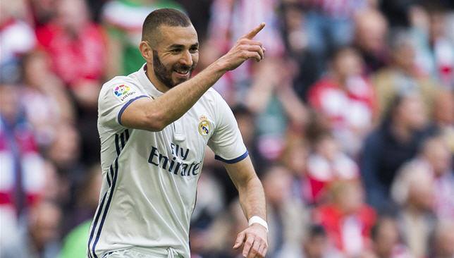 ريال مدريد يتجاهل الجماهير ويجدد لبنزيما