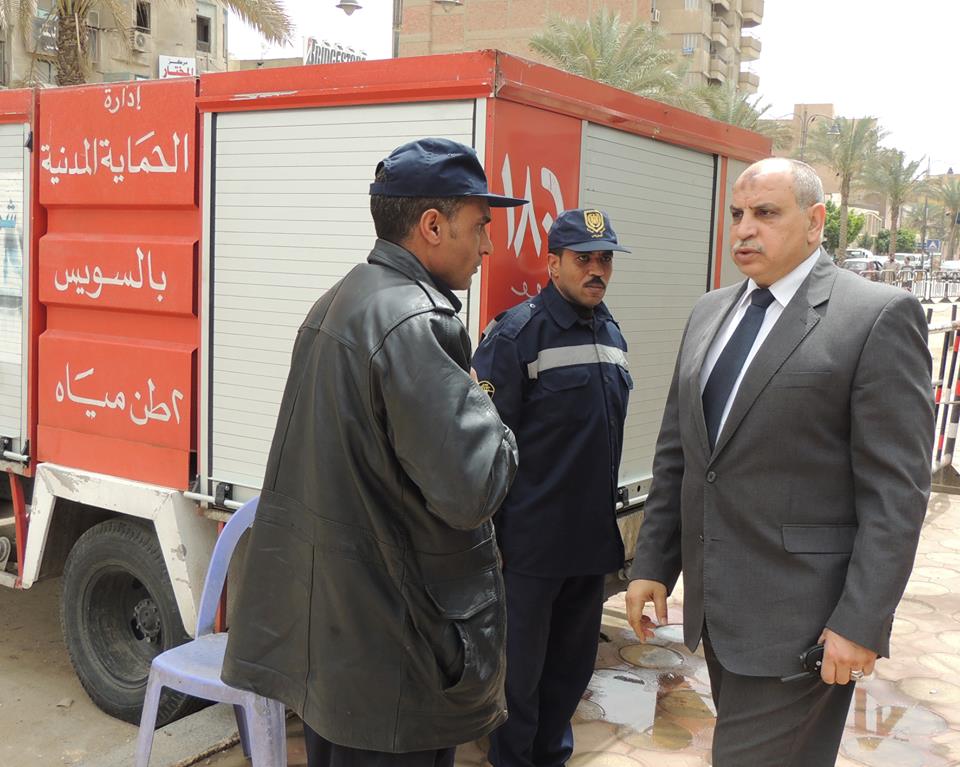 بالصور . مدير امن السويس يتفقد تأمين الكنائس