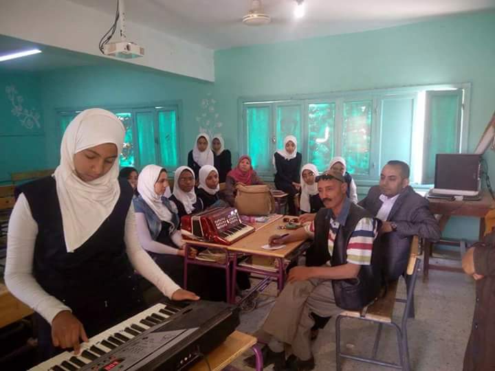 الثانوية بنات  تستقبل قافلة ثقافية جديدة بالخارجه ثقافة الوادى الجديد