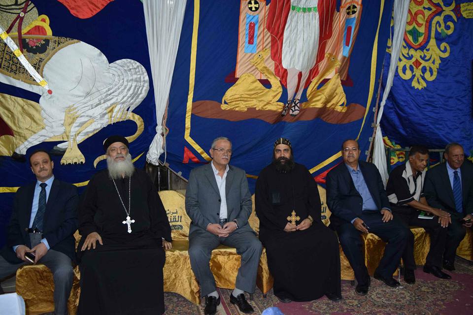 بالصور ”محافظ المنيا يقدم واجب العزاء في شهداء الحادث الإرهابي