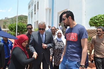 بالصور .. محافظ السويس يهنىء العاملين بديوان المحافظة بمناسبة عيد الفطرالمبارك