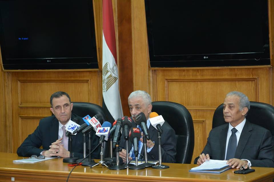 شوقى يعلن أسماء الطلاب الأوائل للدبلومات الفنية