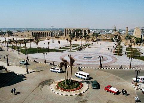 خطة شاملة لتطوير وتجميل شوارع الأقصر.