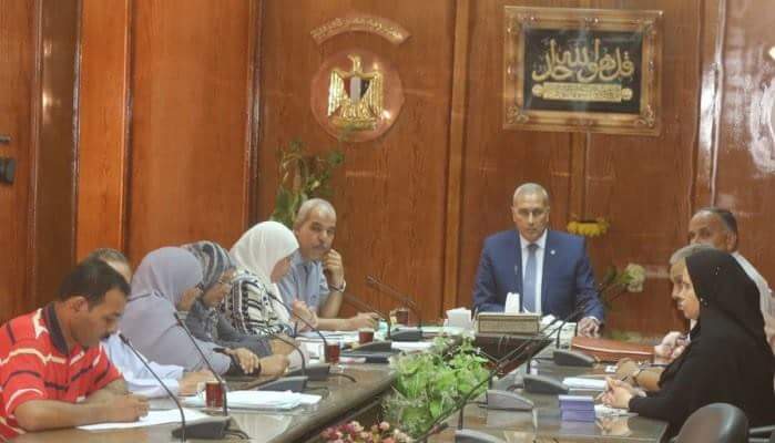 محافظ السويس يبحث هموم 20 مواطناً في اللقاء الجماهيري 29 