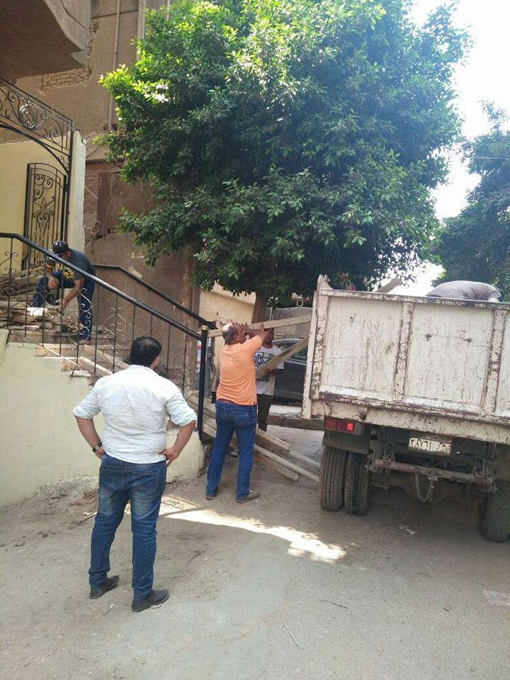 حي العمرانية يقوم بإيقاف أعمال بناء مخالف في الفراغ السياحي بالعقار ١ شارع المعهد من شارع الهرم.