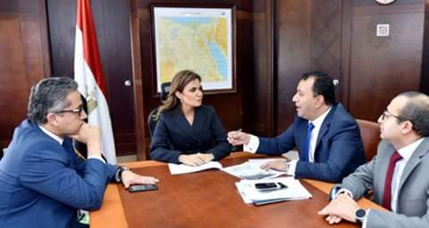 محافظ الاقصر يستعرض الخطة الاستثمارية مع وزيري الاستثمار والآثار 