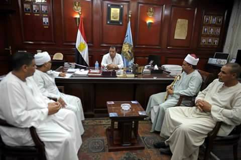 محافظ الاقصر يلتقى بأهالى مركز ارمنت لحل مشكلاتهم 