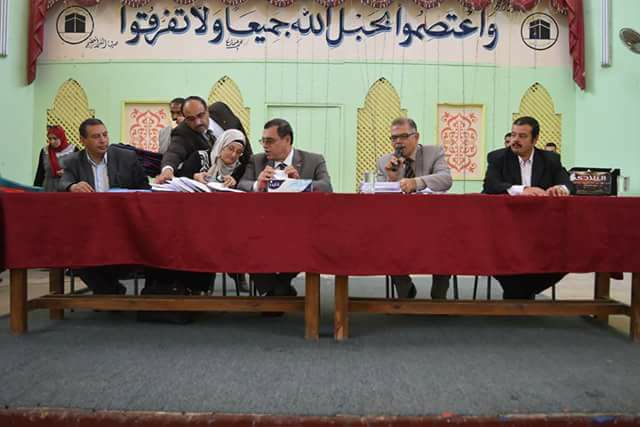 محافظ الفيوم يُسلم تأشيرات الحج لحجاج بيت الله الحرام لعام 1438م