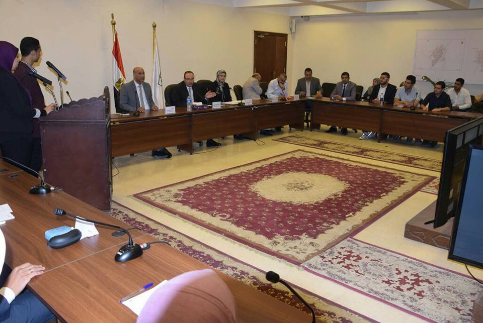 محافظ بني سويف يلتقي بالشباب لبحث سبل الإرتقاء بالخدمات والمجالات الحيوية