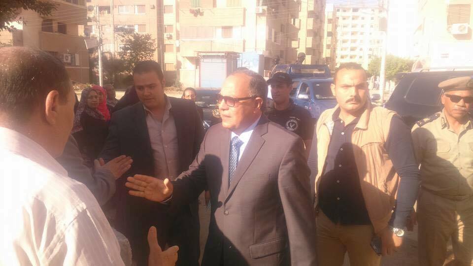 بالصور: مديرا الأمن والمباحث الجنائية يبعثان رسالة طمأنينة لطلاب مدارس كفر الشيخ