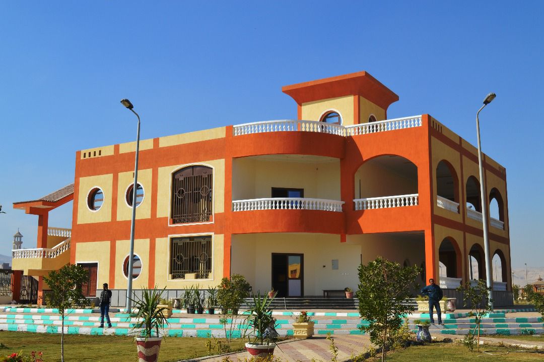 وزير الإسكان: الانتهاء من تنفيذ 7200 وحدة إسكان اجتماعى بسوهاج الجديدة وتنفيذ محطة مياه بطاقة 35 ألف م3 يومياً
