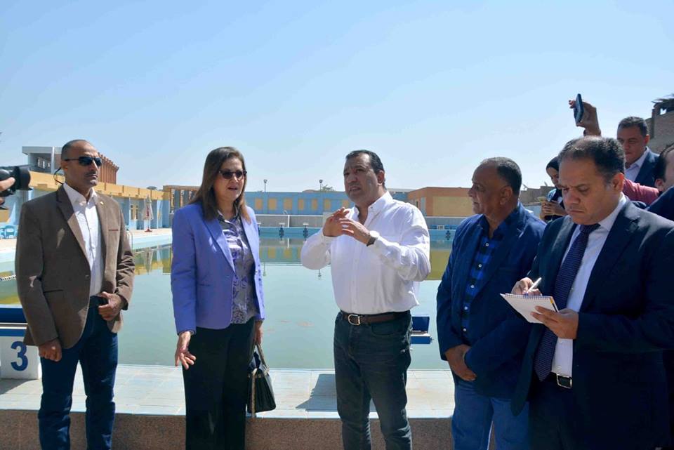 بالصور : وزيرة التخطيط والاصلاح الاداري تتفقد حمام السباحة الاوليمبي بالأقصر