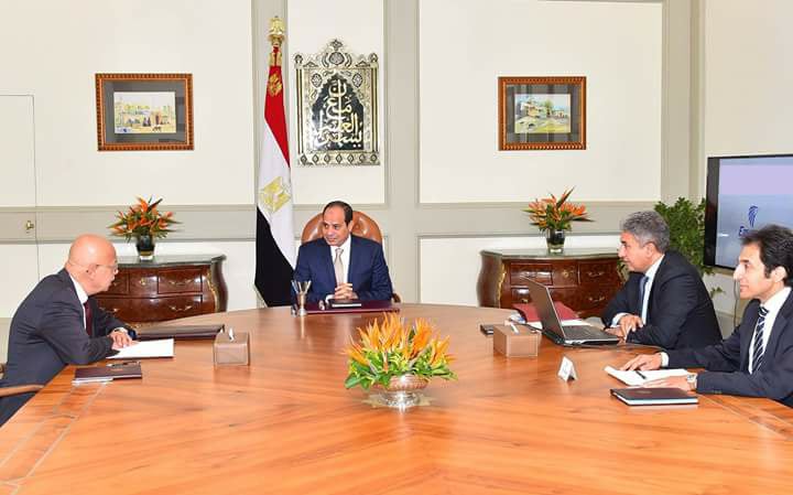 السيسى يجتمع مع رئيس مجلس الوزراء ووزير الطيران المدنى