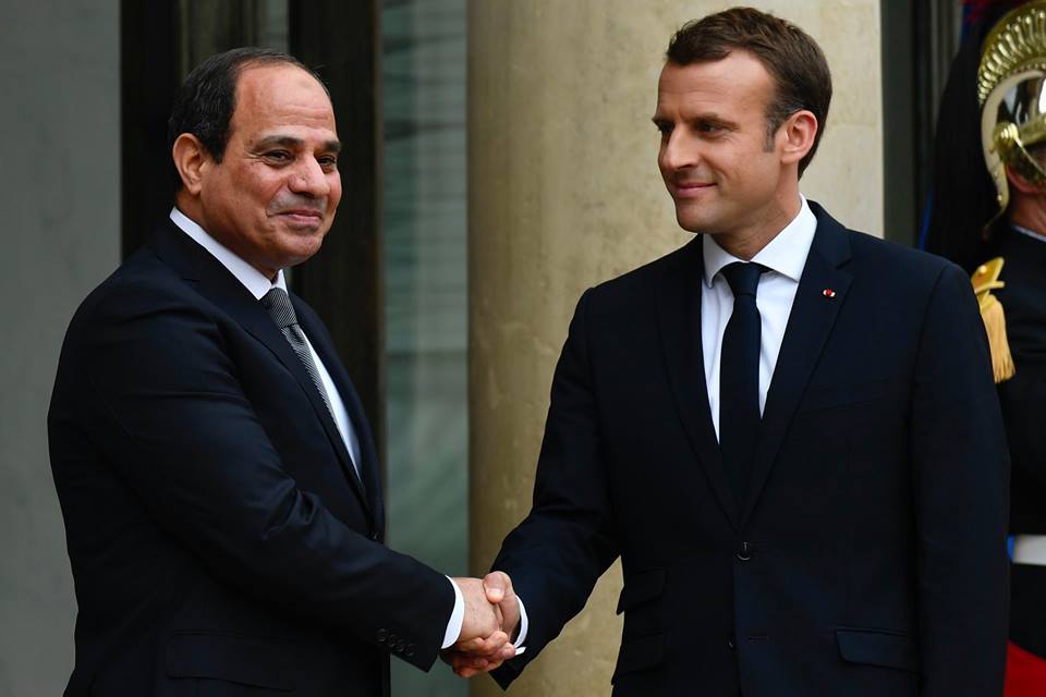 السيسى يتلقى اتصالا هاتفيا من الرئيس الفرنسى