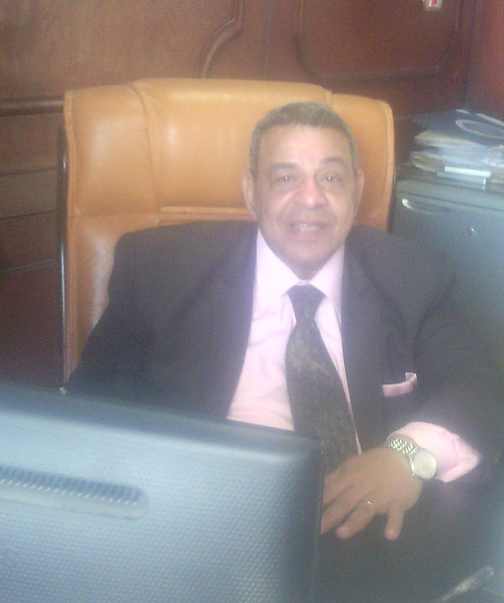 السيرة العلمية للقامة الدكتور ” علي سيد بخيت حسانين “ عميد معهد العلوم الاداريه بسوهاج