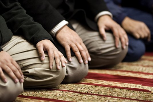 غلق الزوايا والمساجد الصغيرة لعدم صلاة الجمعة بها