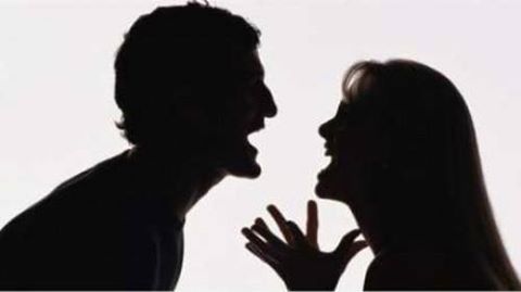 هدير تصرخ فى محكمة الأسرة عمرى ضاع فى خدمته وأخرتها يتجوز على