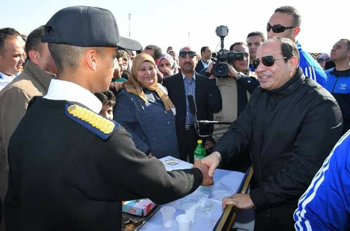 السيسى يشيد بما يقدمه رجال الشرطة من تضحيات