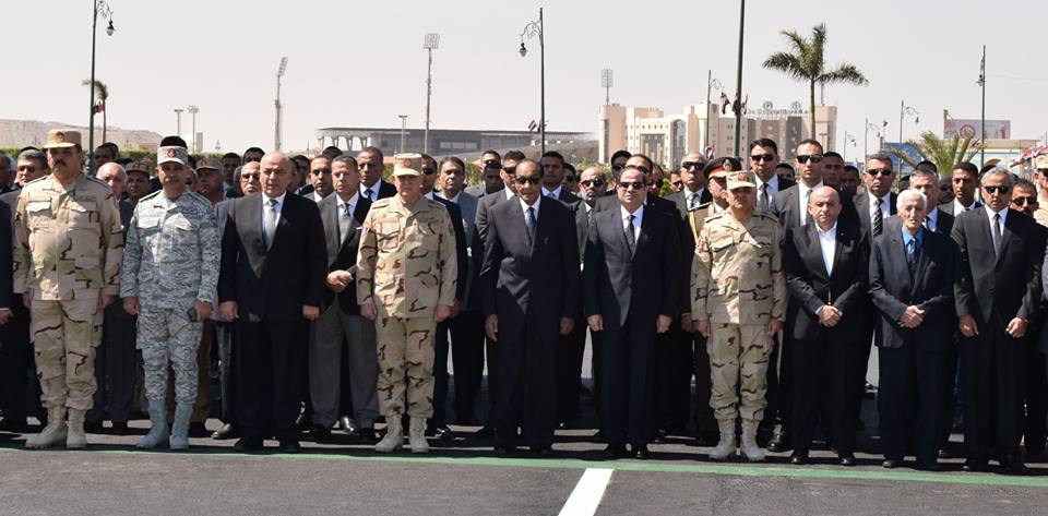 الرئيس عبد الفتاح السيسى يتقدم الجنازة العسكرية التى أقيمت للفريق صفى الدين أبو شناف