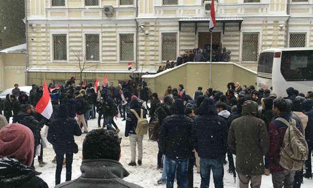 طوابير طويلة من المصريين المغتربين ينتظرون التصويت في بلغراد ، ألمانيا ، روما ، أوكرانيا