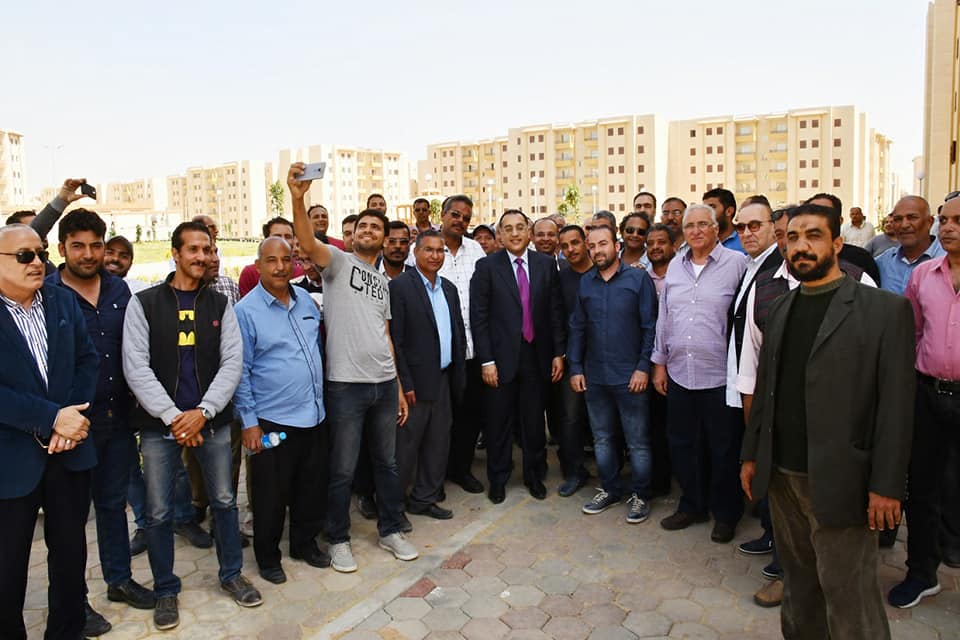 وزير الإسكان يتفقد مشروعى ”سكن مصر” و”دار مصر” للإسكان المتوسط