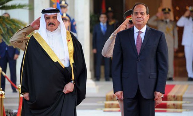 السيسي وحمد بن عيسى يبحثان آخر التطورات في المنطقة