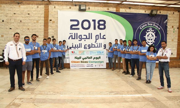 حملة شباب في حب مصر تزيل النفايات البلاستيكية من نهر النيل