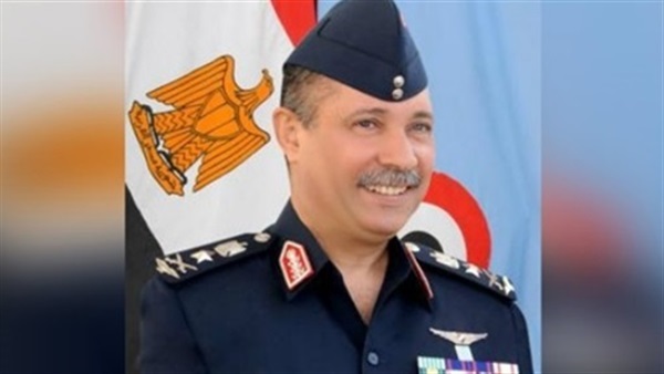 وزير الطيران الجديد يتفقد سير العمل في مطار شرم الشيخ