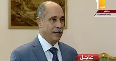 وزير الطيران المدنى يصل القاهرة قادما من مطار شرم الشيخ الدولى