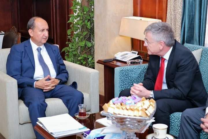 وزير التجارة والصناعة يبحث مع سفير ألمانيا بالقاهرة تعزيز العلاقات التجارية والإستثمارية بين البلدين