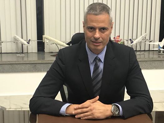 قرارا بتكليف الطيار احمد عادل للقيام بأعمال رئيس مجلس إدارة الشركة القابضة لمصر للطيران
