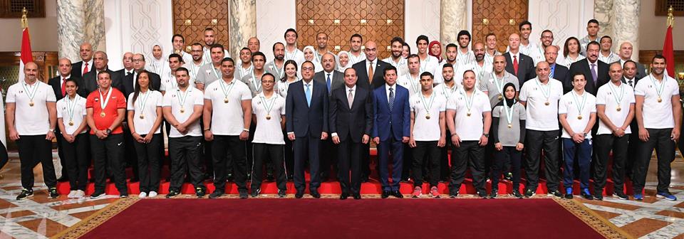 السيسي يستقبل نجوم الفراعنة المشاركين في دورة ألعاب البحر المتوسط