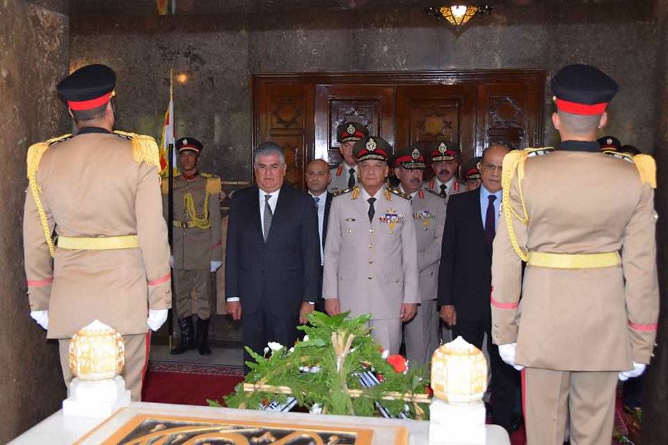 الرئيس السيسى يكلف وزير الدفاع لوضع إكليل زهور على ضريح جمال عبدالناصر