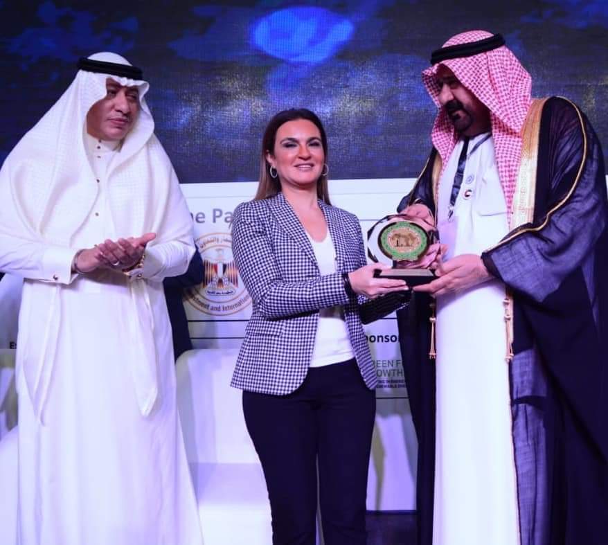 بالصور..غرفتي تجارة مكة وأبوظبي تختاران سحر نصر أفضل وزيرة للاستثمار فى الوطن العربى