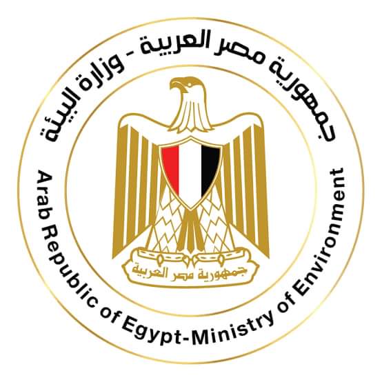 البيئة تتابع إزالة تلوث زيتي بالطور فور تلقي بلاغ من الصيادين