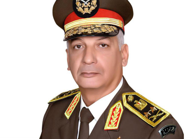 قادة الجيوش والمناطق العسكرية تضع أكاليل الزهور على قبر الجندى المجهول