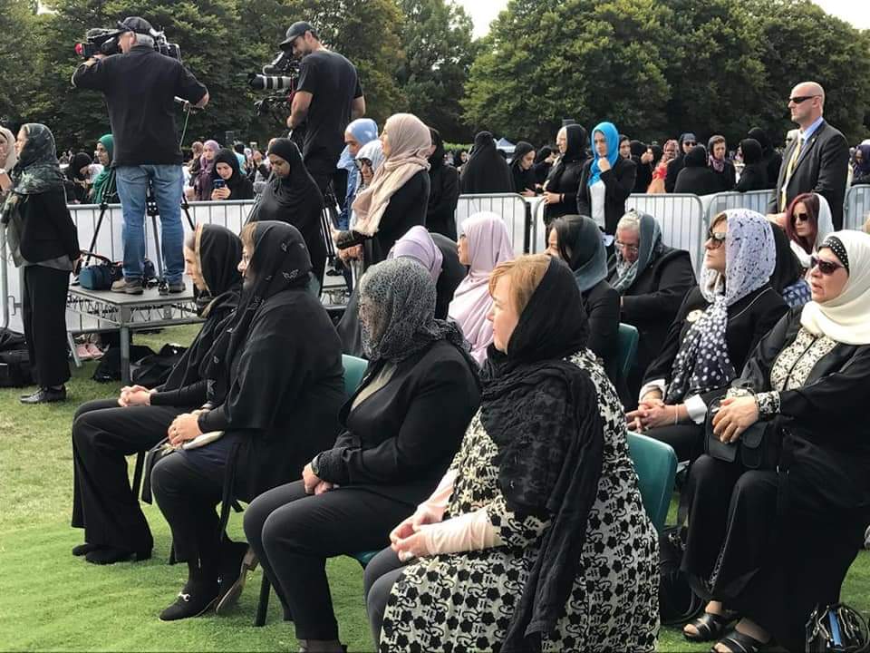وزيرة الهجرة تشارك في المراسم الرسمية لجنازة شهداء حادث المسجدين بنيوزيلندا