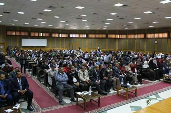 "اتعلم صنعة" بجامعة أسيوط يدعو للنهوض بالتعليم الفني للحد من البطالة