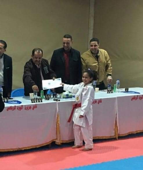 نادي جزيرة الورد يكرم ابطال الكاراتيه الفائزين ببطولة الجمهورية