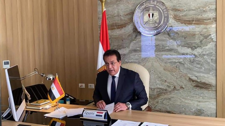 وزير التعليم العالي ينعي الدكتور صبري السنوسي عميد حقوق القاهرة
