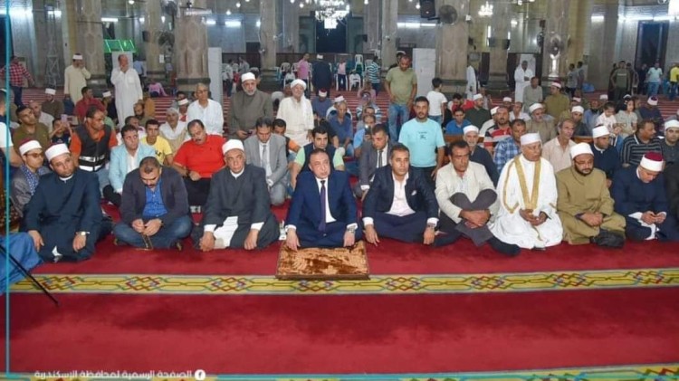 محافظ الإسكندرية يحتفل بالمولد النبوي بمسجد المرسي أبو العباس