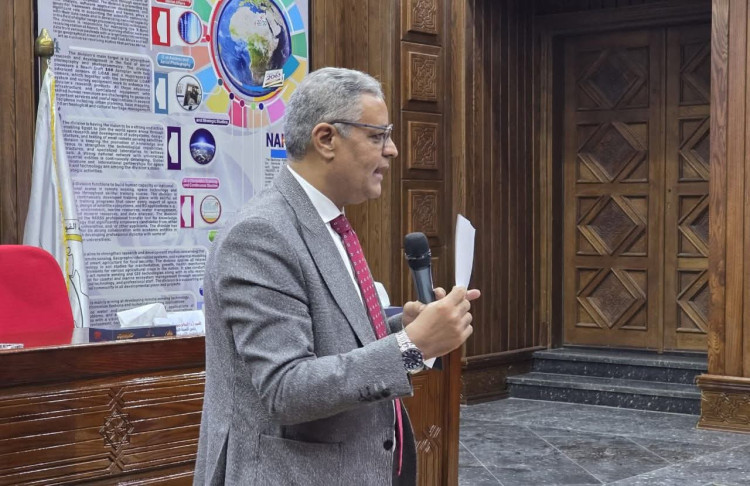 رئيس الهيئة القومية للاستشعار من البعد يفتتح غرفة نظيفة متكاملة بمقر الهيئة