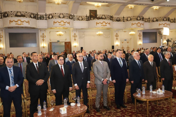 رئيس جامعة عين شمس يشهد افتتاح النسخة التاسعة من مؤتمر الأهرام للطاقة
