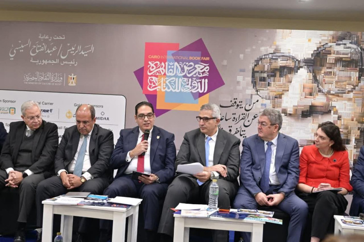 رئيس جامعة القاهرة يشارك في الندوة المصرية–الرومانية رفيعة المستوى بمعرض القاهرة الدولي للكتاب 2026م