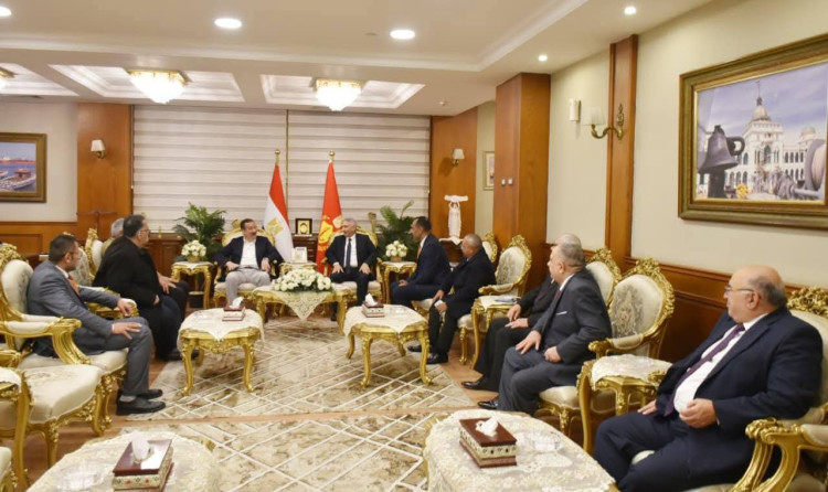 محافظ بورسعيد يستقبل مجلس إدارة نقابة التجاريين للتهنئة بقرب حلول عيد الفطر المبارك