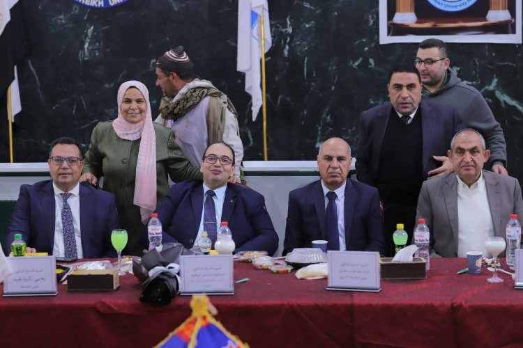 رئيس جامعة كفر الشيخ يشارك الاطباء والتمريض والعاملين بالمستشفى الجامعي حفل الإفطار الرمضاني في أجواء أسرية مميزة