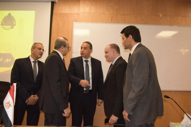 جامعة القاهرة الأهلية تستضيف رئيس الهيئة العامة للرقابة المالية لتعزيز جاهزية الطلاب لسوق العمل والتدريب المهني