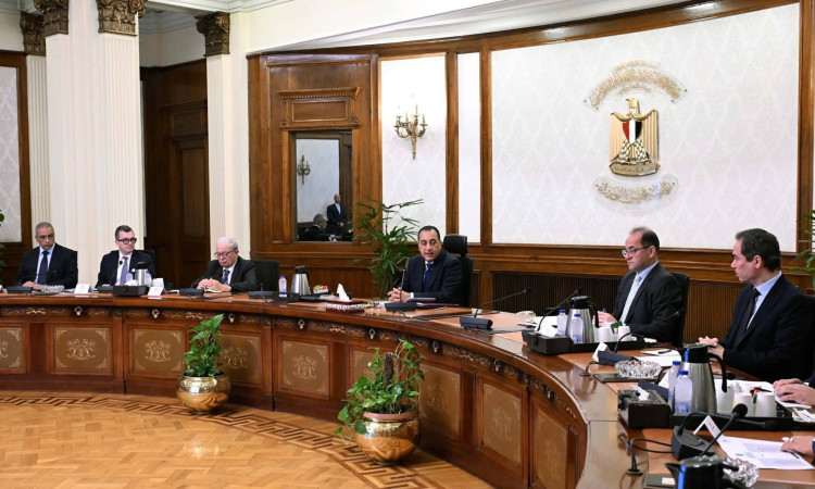 مدبولي يناقش خطة تطوير الهيئة الوطنية للإعلام وآليات تسوية مديونياتها