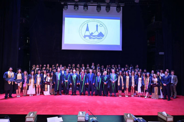جامعة القاهرة تحتفل بتخريج دفعة جديدة من كلية حقوق السوربون .. وتجدد التأكيد على عمق الشراكة الأكاديمية المصرية الفرنسية