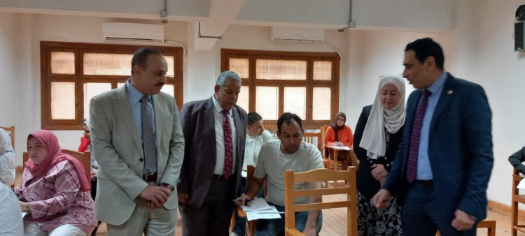 قيادات جامعة القاهرة تواصل الجولات التفقدية لمتابعة امتحانات نهاية الفصل الدراسي الثاني لمرحلتي البكالوريوس والدراسات العليا